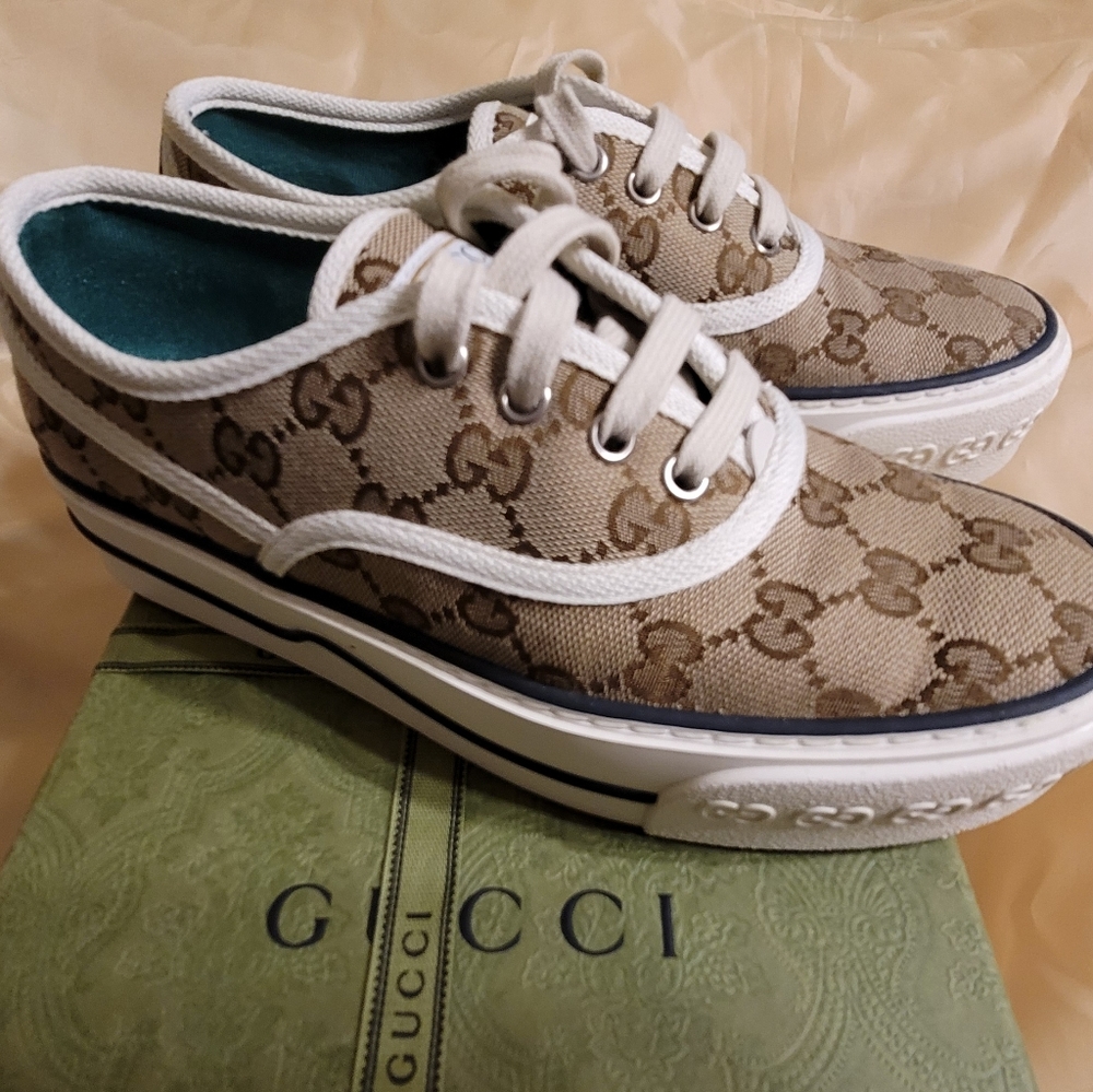 NEW! ❤️ GUCCI TENNIS SHOES IN Original Box! - Picture 2 of 4